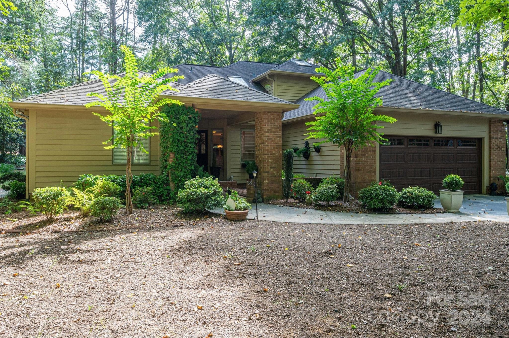 Marci Ln, Belmont, NC 28012