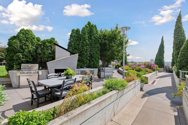 Seating options on terrace | Image 38