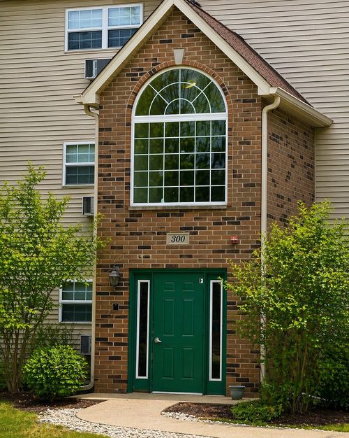 2c-300 Cunat Blvd, Richmond, IL, 60071-8952 | Card Image