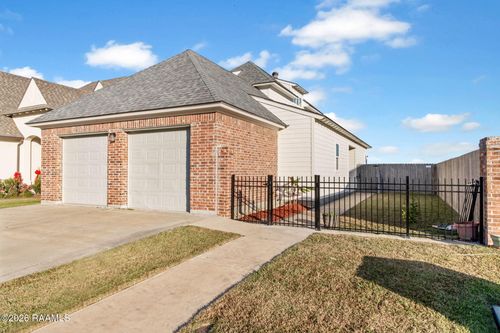 305 San Sebastian Dr, Youngsville, LA, 70592-6753 | Card Image