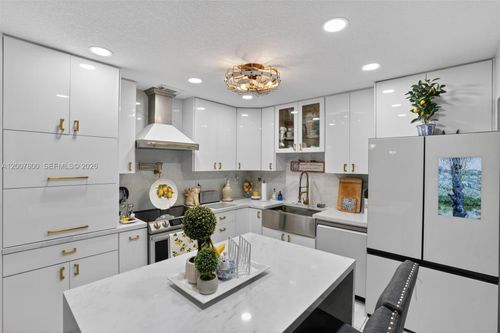 15201 Sw 177th Ter, Miami, FL, 33187-6795 | Card Image