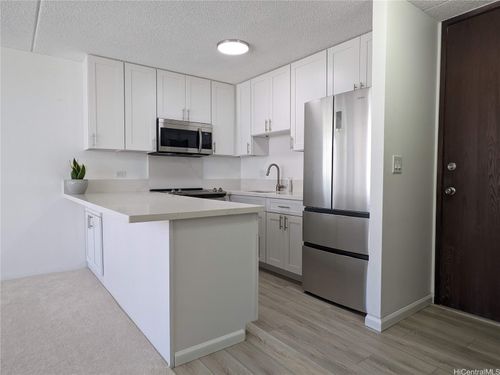 2409-411 Hobron Ln, Honolulu, HI, 96815-1215 | Card Image