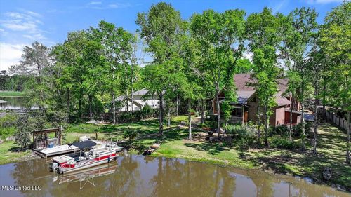 1109 Foxpoint, Brandon, MS, 39047-8672 | Card Image