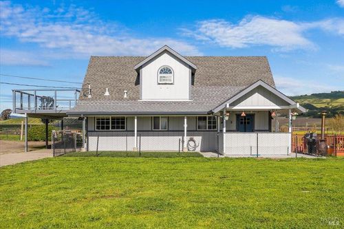 166 Davis Ln, Penngrove, CA, 94951 | Card Image