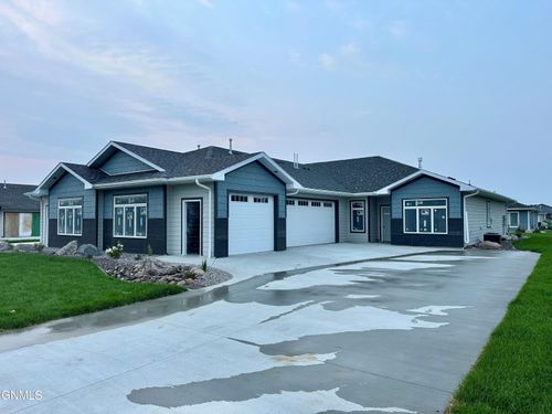 1825 Community Loop, Bismarck, ND, 58503-7437 | Card Image