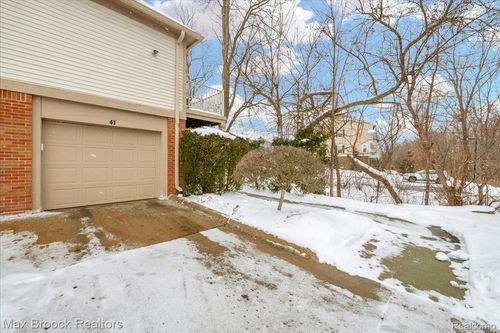 41 N Squirrel Rd, Auburn Hills, MI, 48326-4002 | Card Image