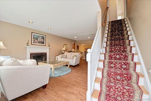87 Dartmouth Rd, Massapequa, NY, 11758-8122 | Card Image