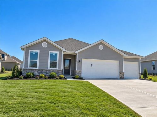 703 Sw 6th St, Oak Grove, MO, 64075 | Card Image