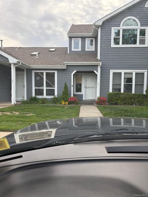 843 Spring Lake Dr, Middle Island, NY, 11953-2637 | Card Image