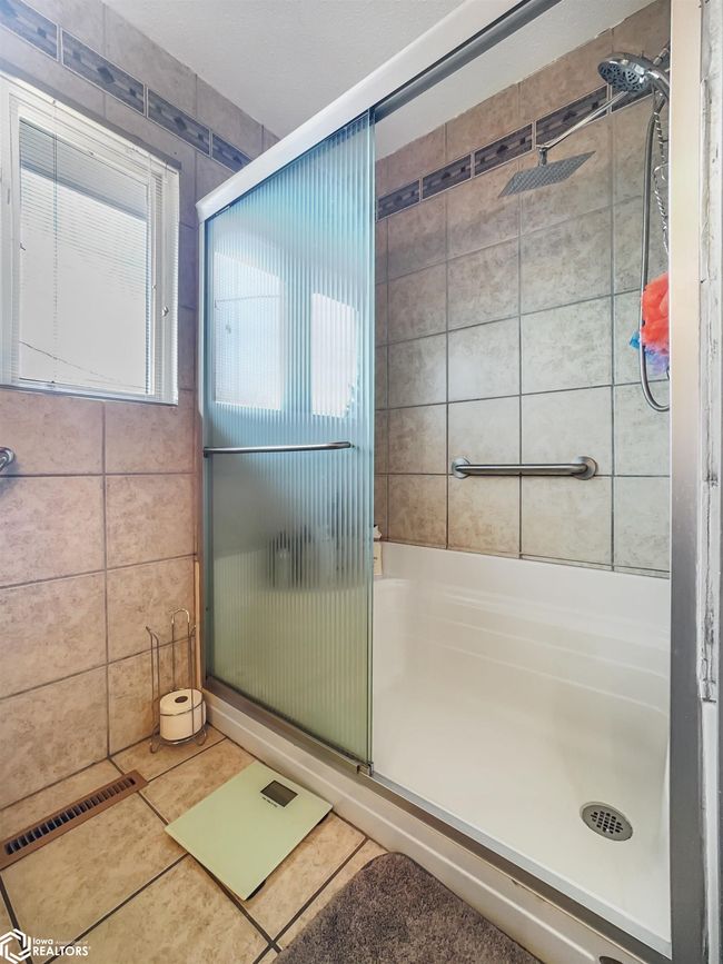 1604 Club View Dr, Home with 3 bedrooms, 2 bathrooms and 2 parking in Hampton IA | Image 16