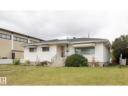 8924 135 Ave Nw, Edmonton, AB, T5E1N4 | Card Image