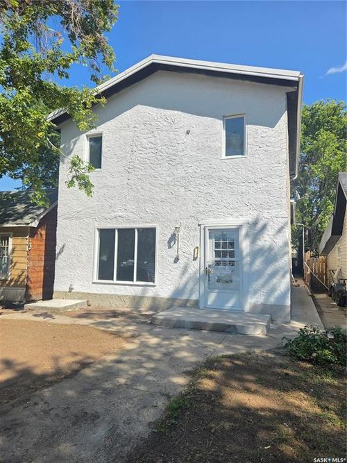 859 Cartier Ave, Moose Jaw, SK, S6H1L9 | Card Image