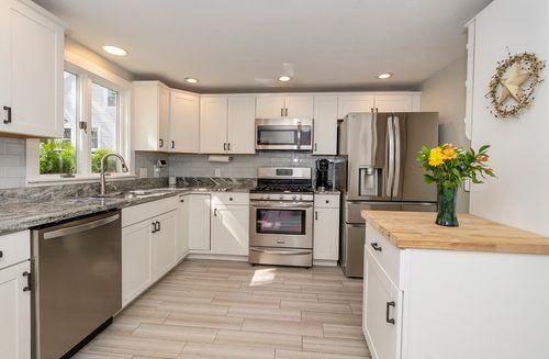 1-1 Union Ct, Amesbury, MA, 01913-1714 | Card Image