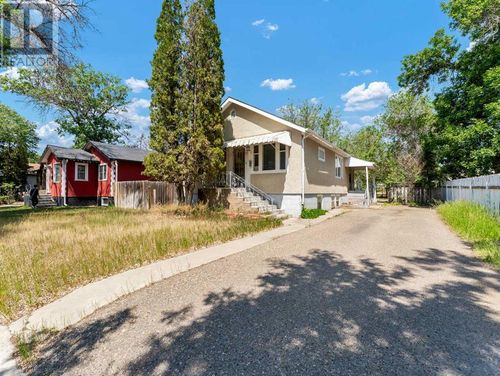 22 5 Street Sw, Medicine Hat, AB, T1A4G4 | Card Image