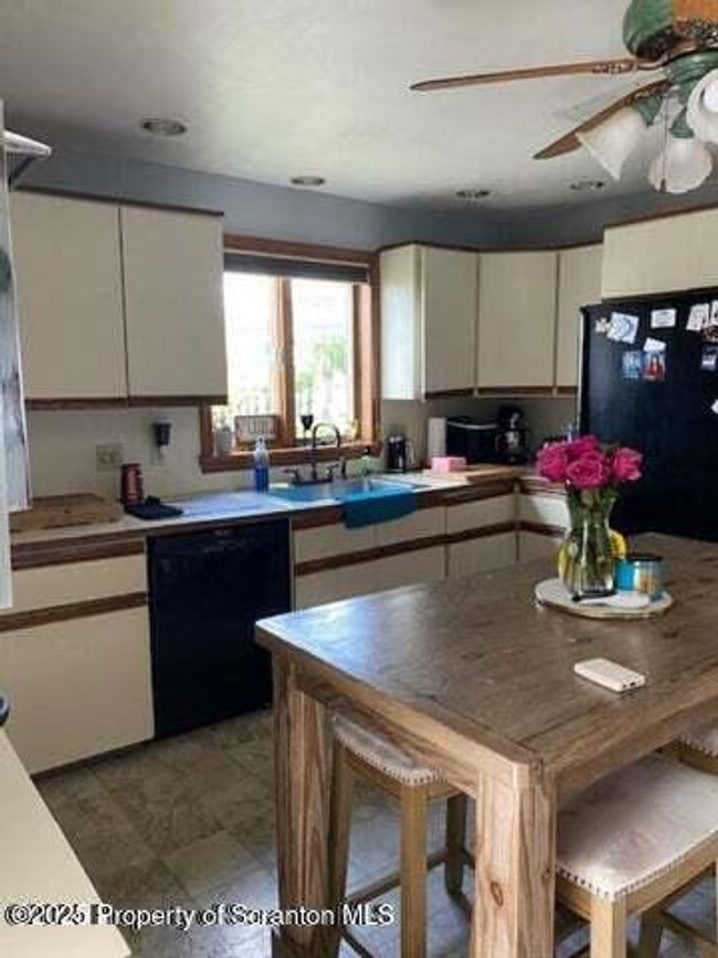 Kitchen | Image 8