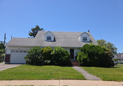 80 Elmwood St, Plainview, NY, 11803-3439 | Card Image