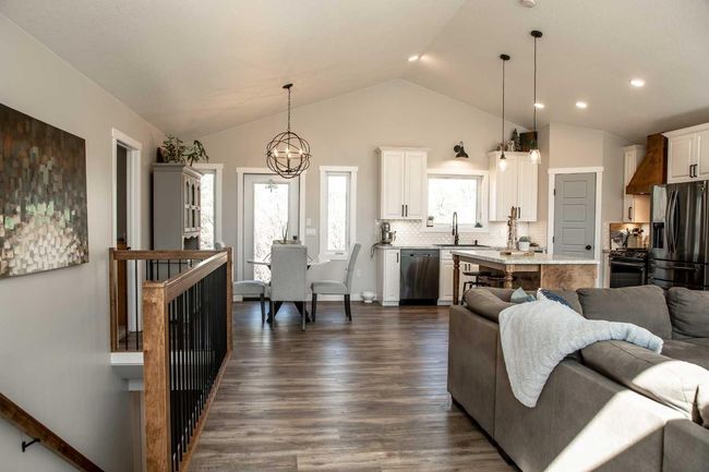 19125 Township Road 1104, House other with 5 bedrooms, 3 bathrooms and 10 parking in High Level AB | Image 9