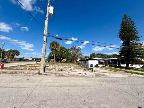 424 N 6th St, Fort Pierce, FL, 34950-3064 | Card Image