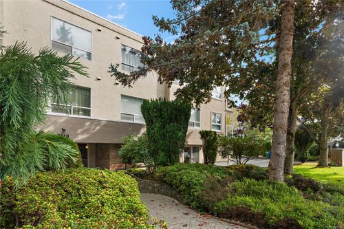 206-9919 Fourth St, Sidney, BC, V8L2Z6 | Card Image