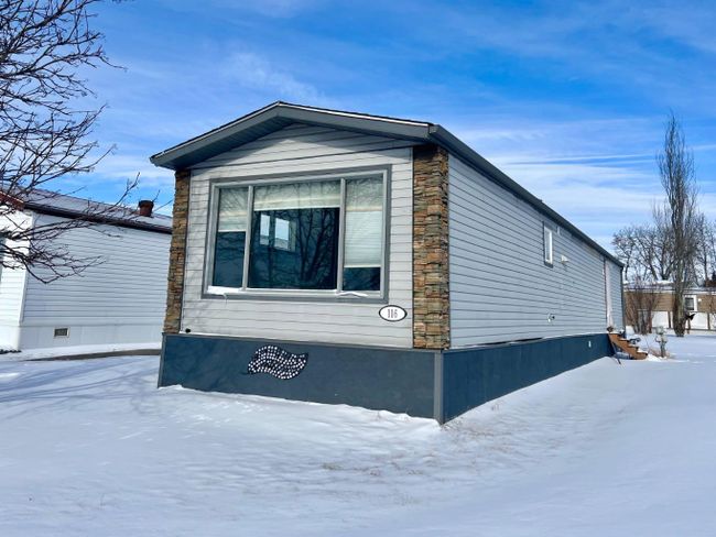 116 Coachman Village, Home with 3 bedrooms, 1 bathrooms and 1 parking in Grande Prairie AB | Image 2