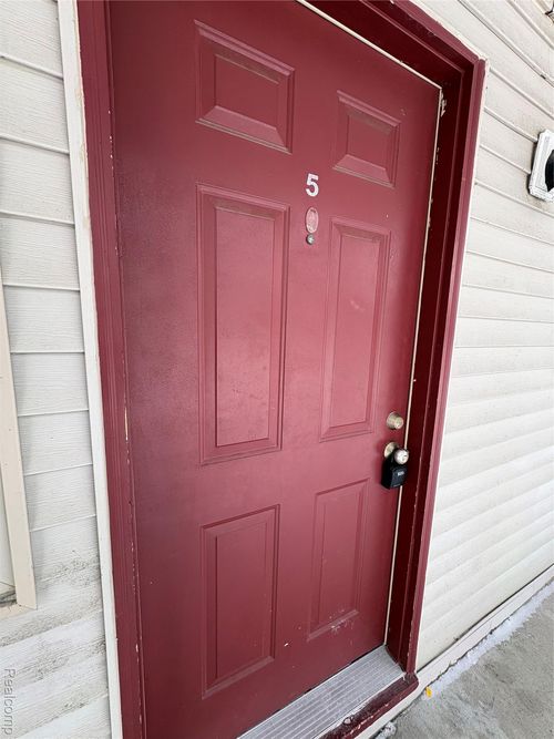 36241 Hathaway St, New Baltimore, MI, 48047-4109 | Card Image