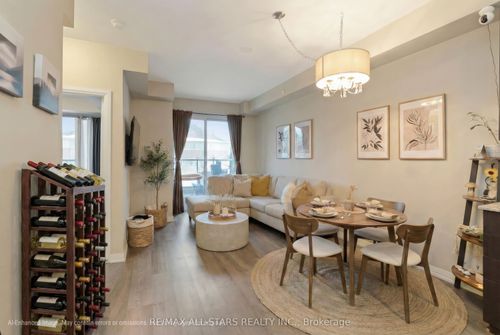 221-9560 Markham Rd, Markham, ON, L6E0T9 | Card Image