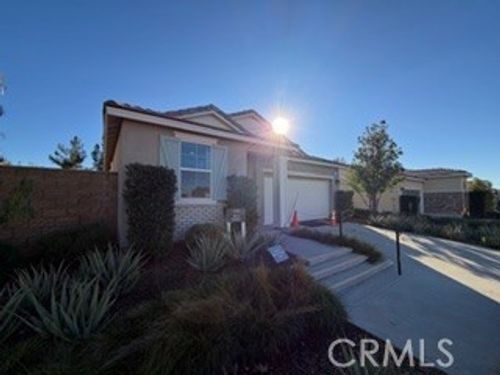 395 Knotgrass St, Hemet, CA, 92543-8402 | Card Image