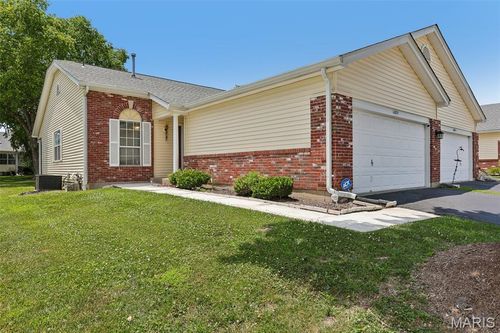 16054 Rose Wreath Ln, Florissant, MO, 63034-3425 | Card Image
