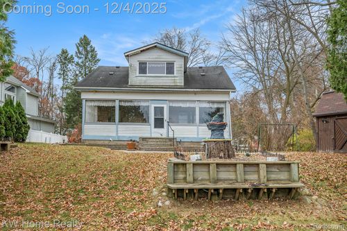 9630 Roundlake Blvd, White Lake, MI, 48386-3970 | Card Image