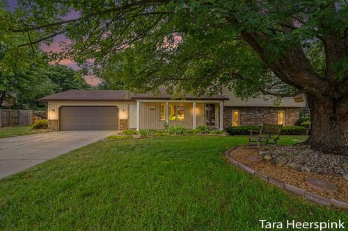 2078 Fernwood Dr, Jenison, MI, 49428-9173 | Card Image