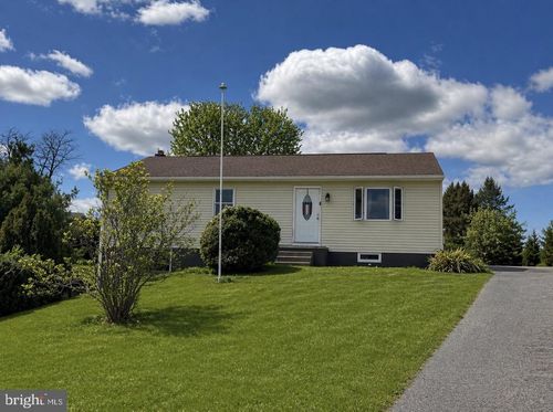 1577 Streamside Dr, CHAMBERSBURG, PA, 17202-8000 | Card Image