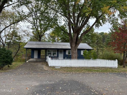 502 Hospital Hill Rd, Mountain City, TN, 37683-4353 | Card Image