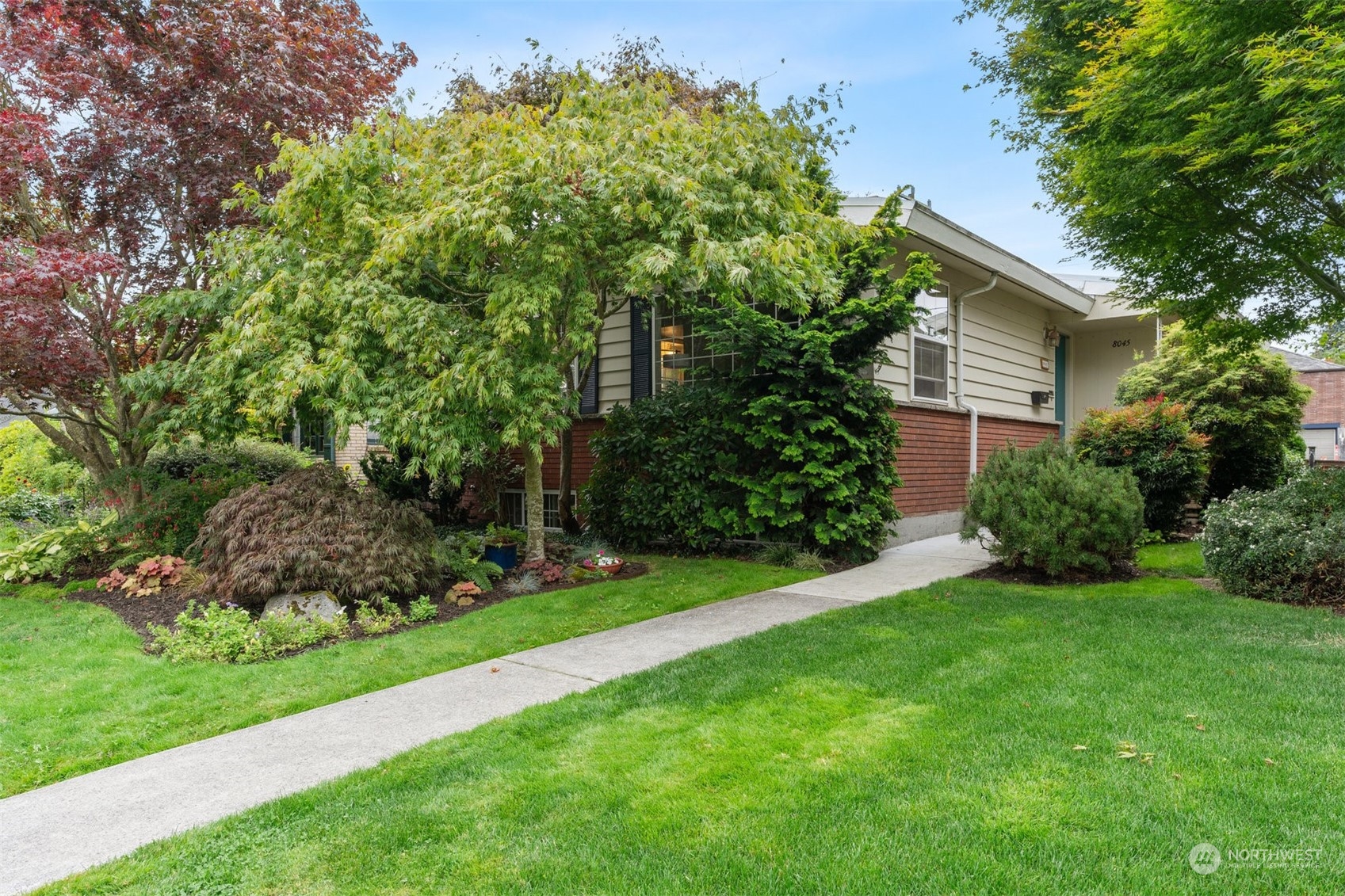 Jones Ave, Seattle, WA 98117