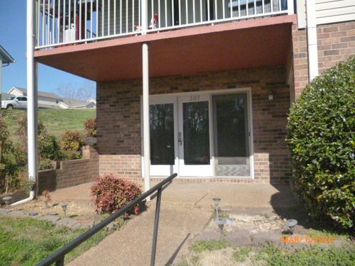 307 Village Ln W, Dickson, TN, 37055-2933 | Card Image