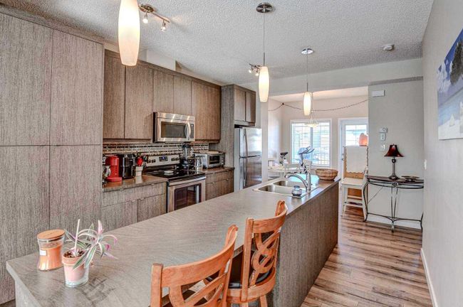 124 Marquis Lane Se, Home with 3 bedrooms, 2 bathrooms and 3 parking in Calgary AB | Image 5