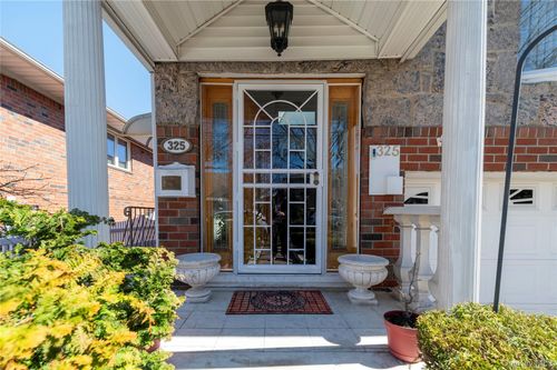 325 149th St, Whitestone, NY, 11357-1128 | Card Image