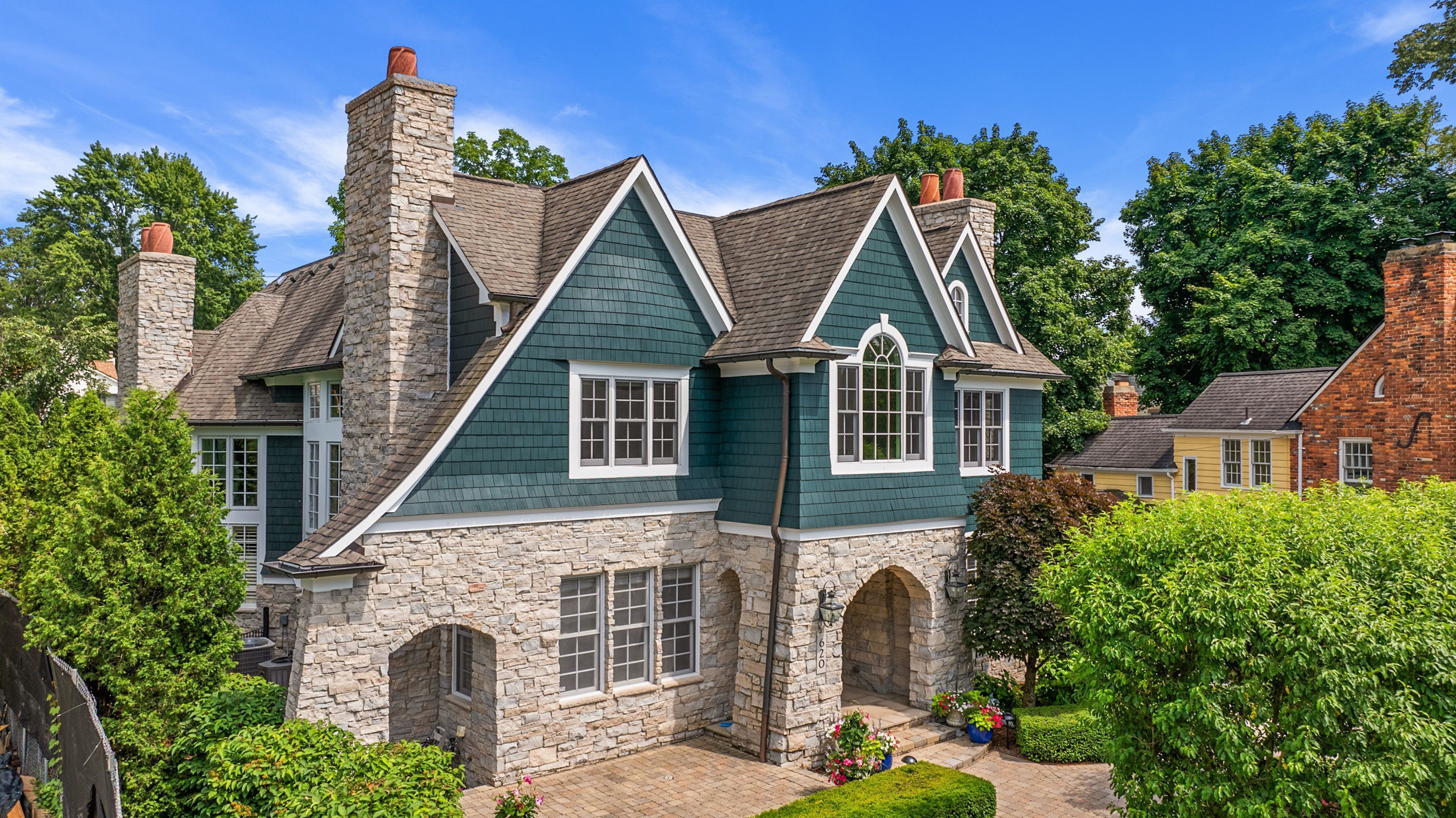 Lakeside Dr, Birmingham, MI 48009