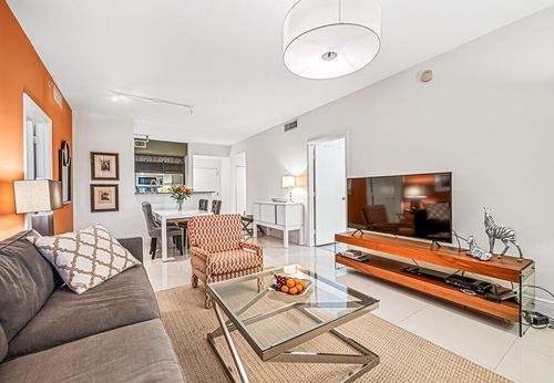 apt-306-550 Okeechobee Blvd, West Palm Beach, FL, 33401-6318 | Card Image