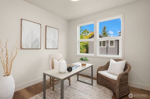 817 18th Ave W, Kirkland, WA, 98033-4817 | Card Image
