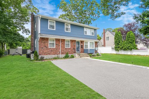 140 21st St, Wheatley Heights, NY, 11798-2209 | Card Image