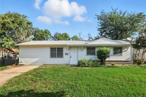 7225 Van Natta Ln, Fort Worth, TX, 76112-5833 | Card Image