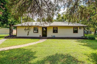 Single story home featuring a front yard | Image 2