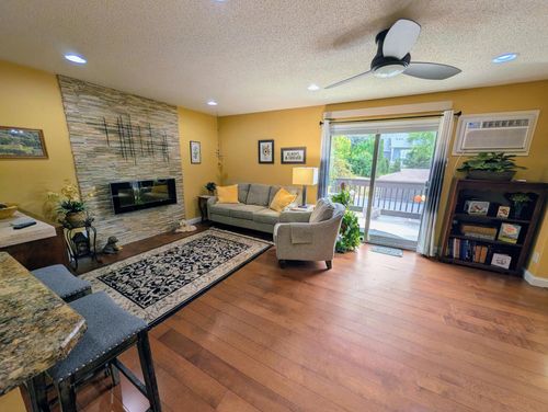207-1825 Perlich Ave, Red Wing, MN, 55066-2989 | Card Image