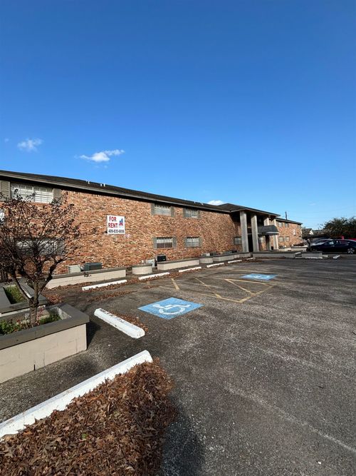 6810 Prutzman Rd, Beaumont, TX, 77706-5827 | Card Image