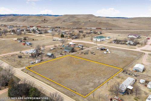 770 3rd Street, Fairburn, SD, 57738 | Card Image