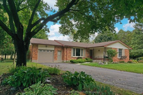 9 James St, Ilderton, ON, N0M2A0 | Card Image