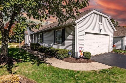 41-2703 York Dr, Stow, OH, 44224-5439 | Card Image