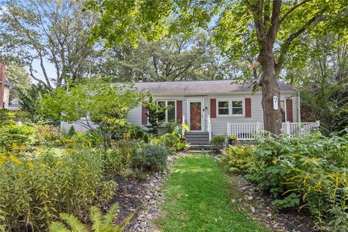 7 Dillmont Dr, Smithtown, NY, 11787-1678 | Card Image