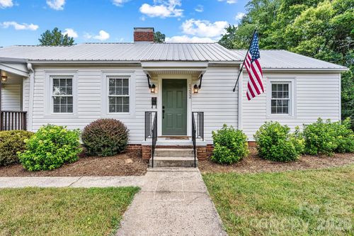 1252 11th St Nw, Hickory, NC, 28601-2261 | Card Image