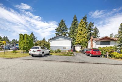 11875 98a Ave, House other with 8 bedrooms, 3 bathrooms and null parking in Surrey BC | Image 2